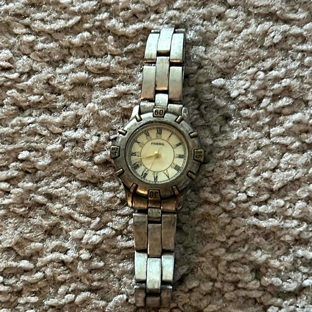 Fossil women’s vintage two tone watch‎ one size fits a S-M wrist